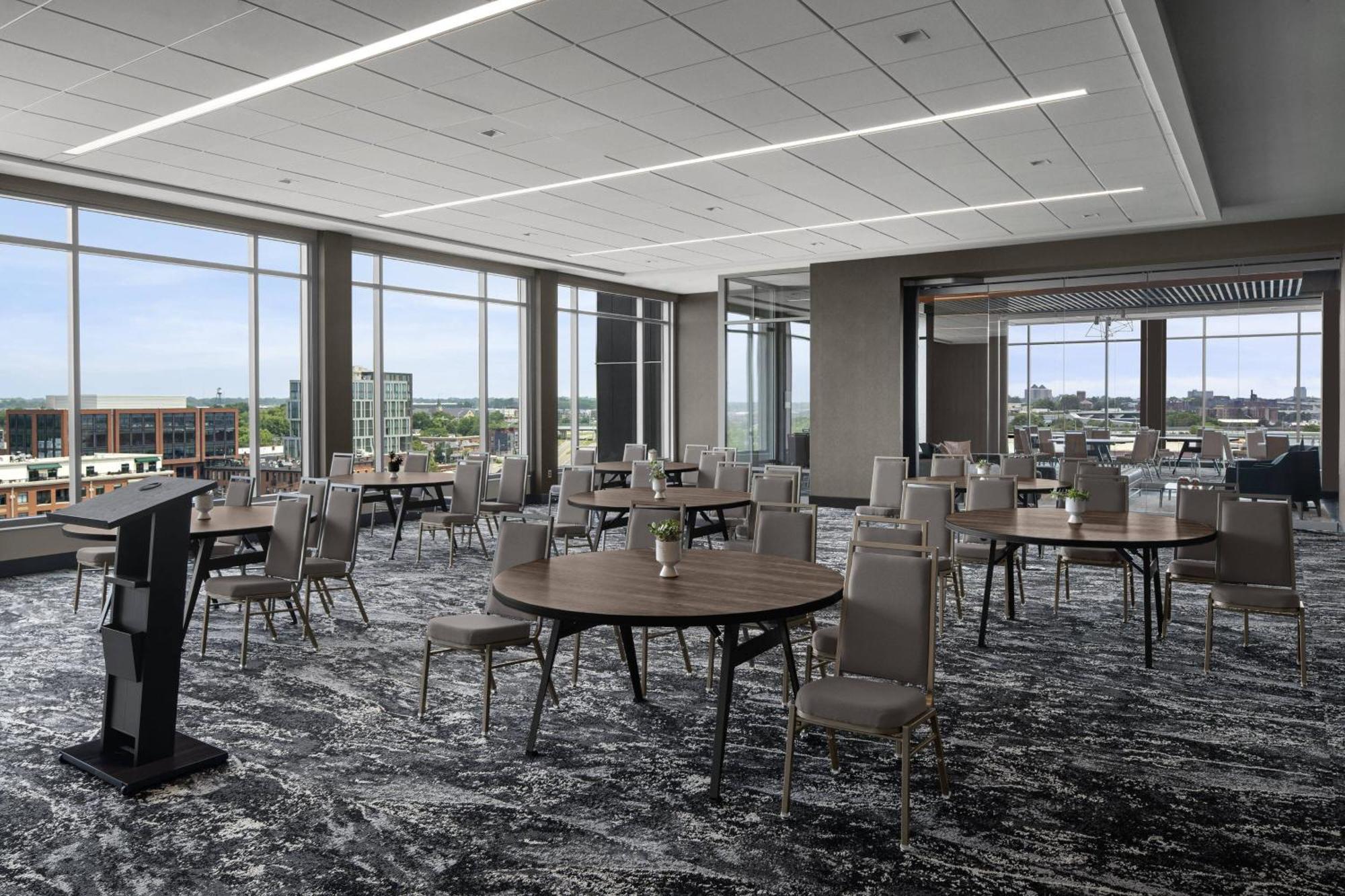 Ac Hotel By Marriott Columbus Downtown Esterno foto